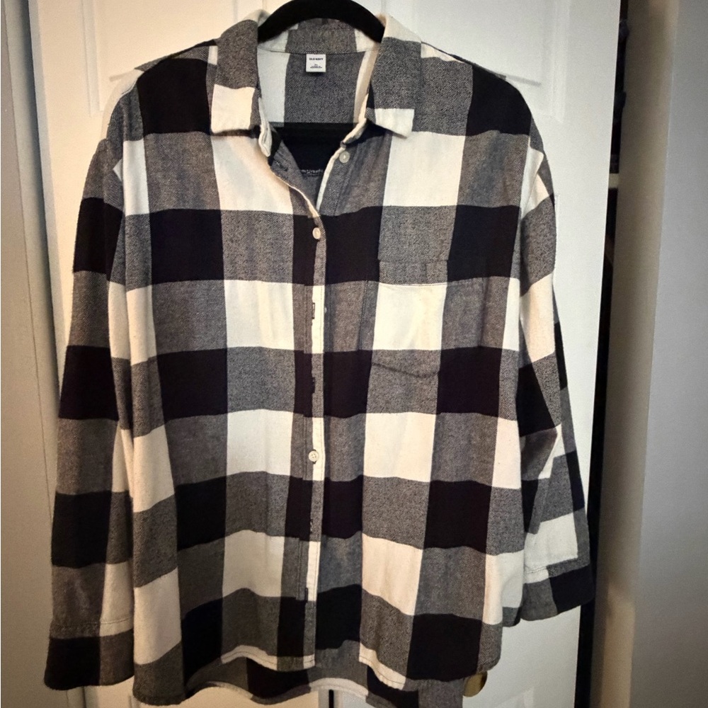 Old Navy Men's Black and White Plaid Shirt